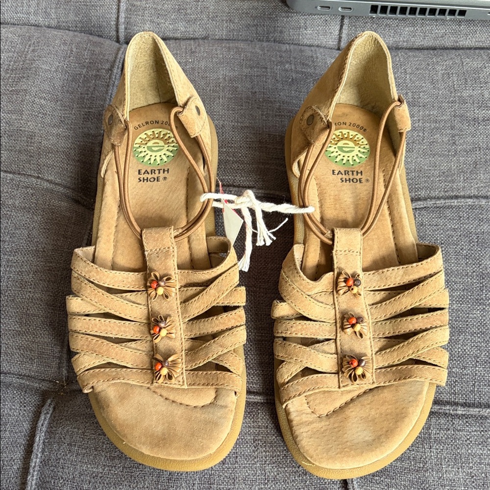 Earth Shoe Women's Tan Strappy Suede Sandals